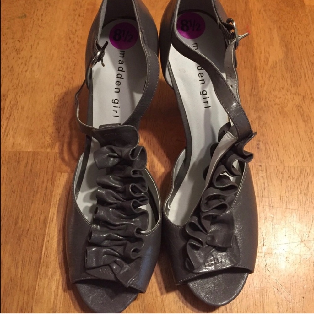 Madden girl gray open toe shoe with heel size 8.5